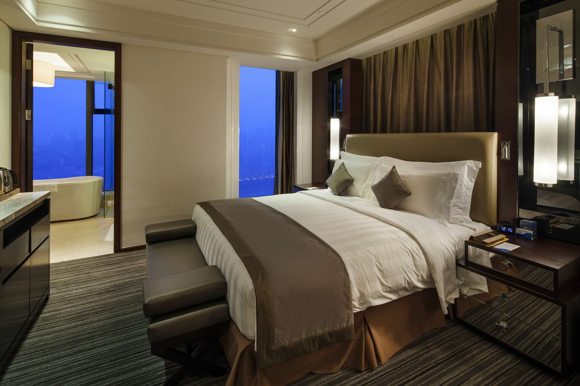 Radisson Blu Plaza Chongqing - Free 2 Bottle Of Local Beer Per Room During Stay Exterior foto